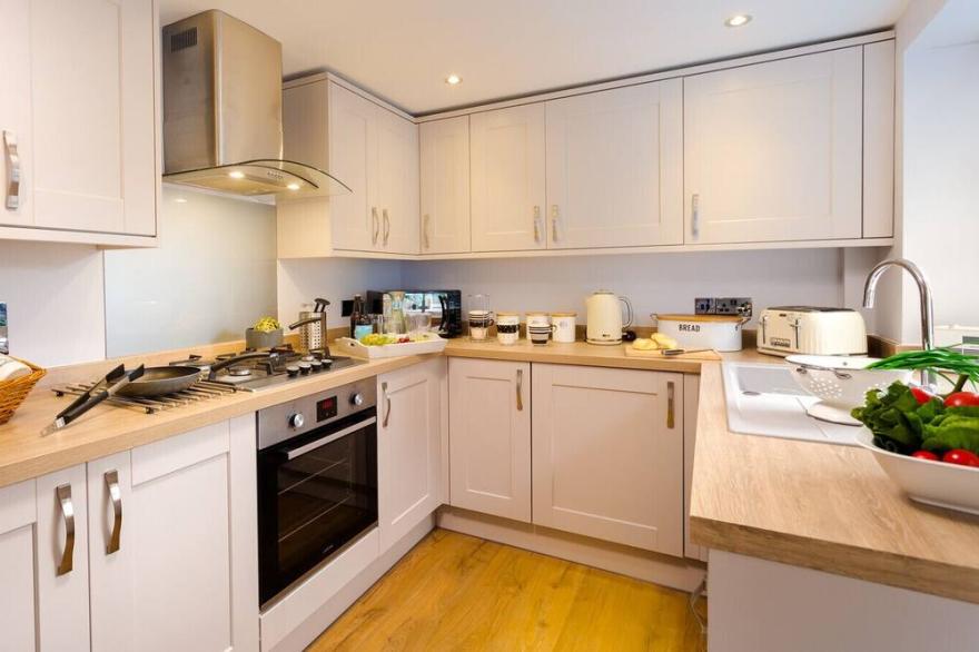 HAZEL COTTAGE, family friendly, with open fire in Ambleside