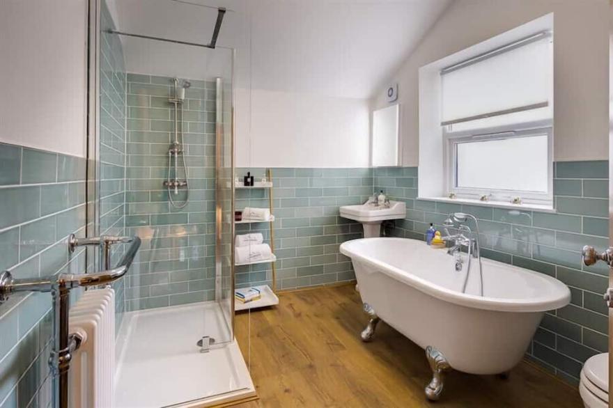 HAZEL COTTAGE, family friendly, with open fire in Ambleside