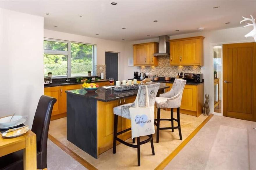 LAURON'S VIEW, family friendly in Bowness-On-Windermere