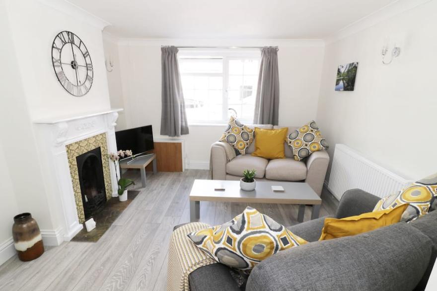 25 SHAKESPEARE STREET, family friendly in Stratford-Upon-Avon
