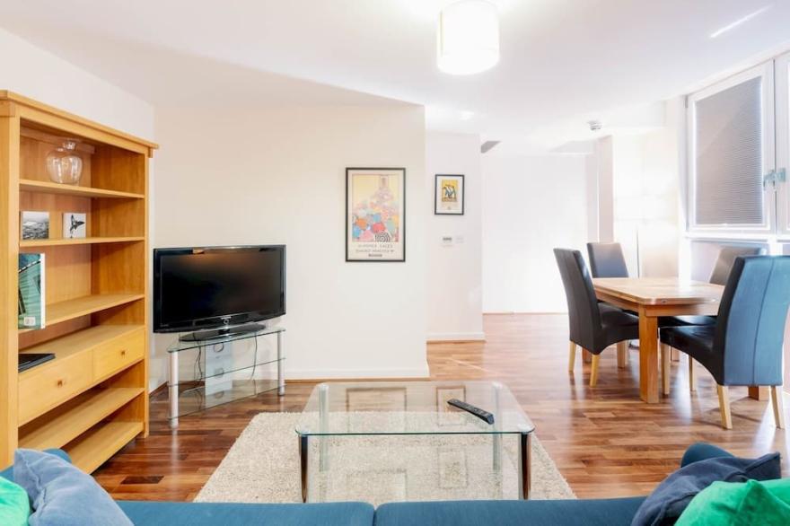 Pass the Keys | Newly Renovated Apt by Barbican