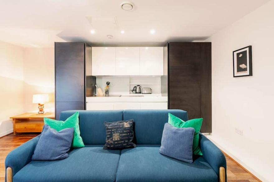 Pass the Keys | Newly Renovated Apt by Barbican