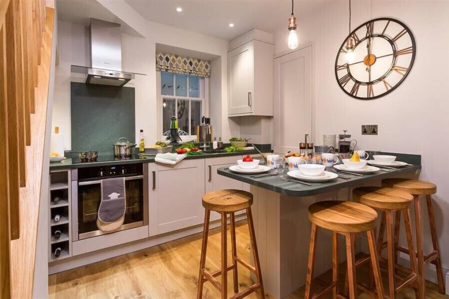 COSY COTTAGE, family friendly, with open fire in Ambleside