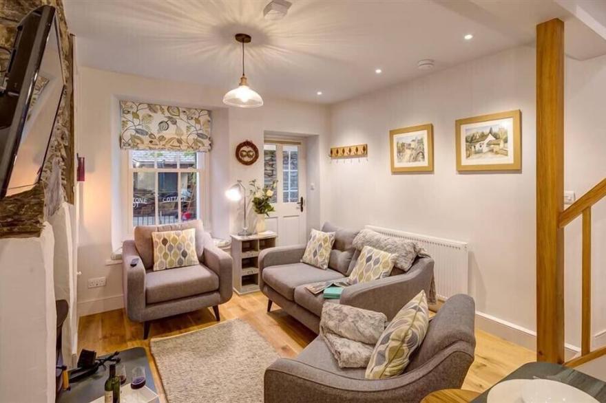 COSY COTTAGE, family friendly, with open fire in Ambleside