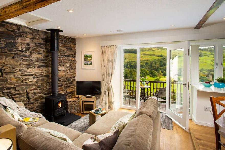 PENNYS COTTAGE, pet friendly, with open fire in Troutbeck