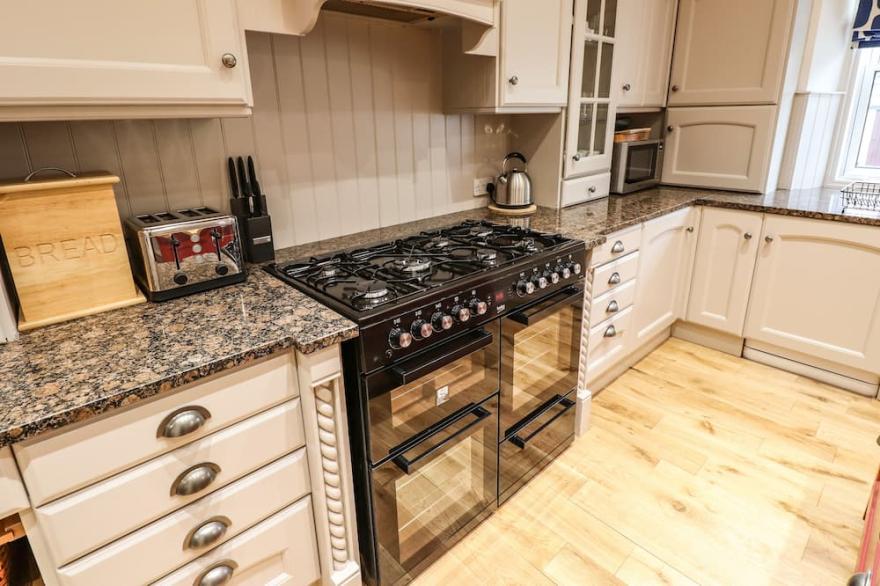 WESTWOOD, family friendly, with a garden in Troutbeck