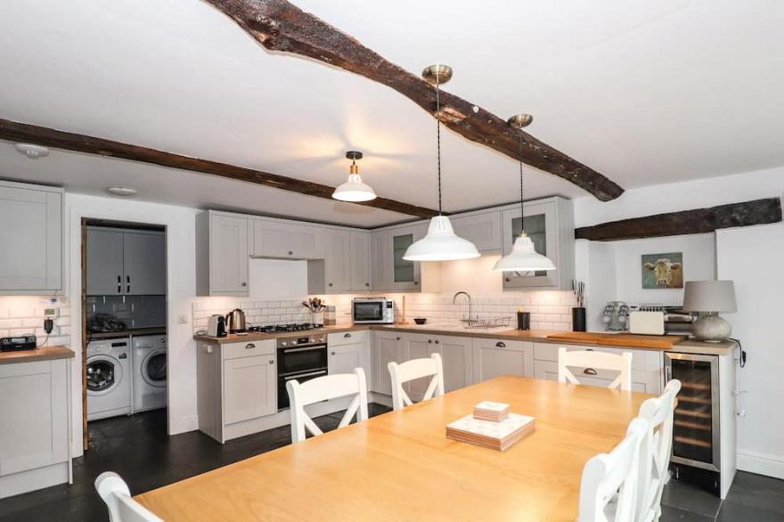 THE MEWS, pet friendly, with open fire in Ambleside