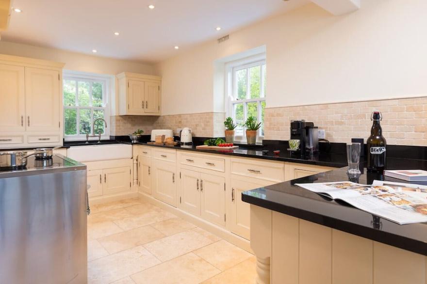 GRASS INGS, family friendly, with open fire in Skelwith Bridge