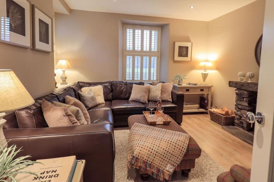 HONEYWOOD HOUSE, family friendly, with open fire in Grasmere