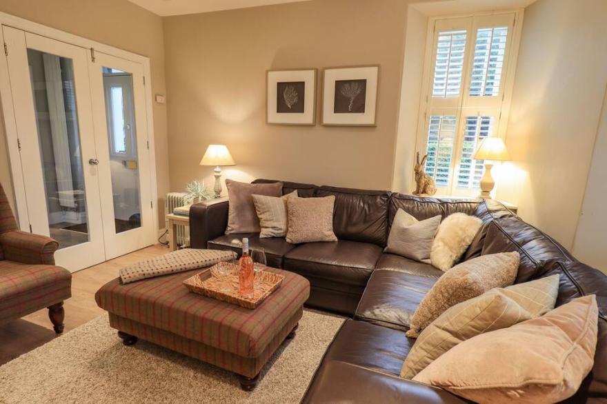 HONEYWOOD HOUSE, family friendly, with open fire in Grasmere