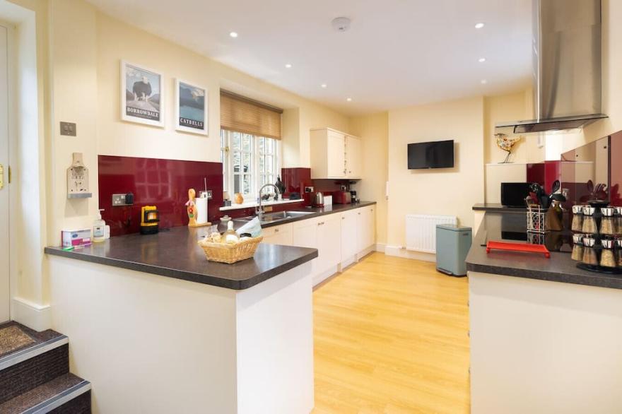 SCOTS PINE, pet friendly, with open fire in Keswick