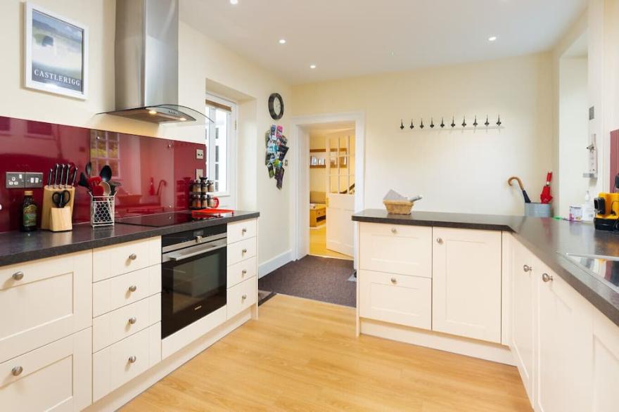 SCOTS PINE, pet friendly, with open fire in Keswick