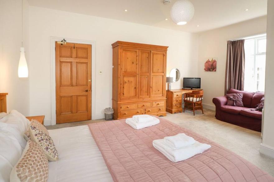 RAVENSCROFT, pet friendly, with a garden in Windermere