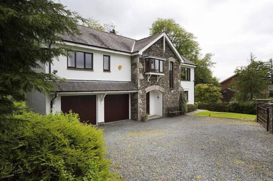 MARCH HOUSE, pet friendly, with a garden in Windermere