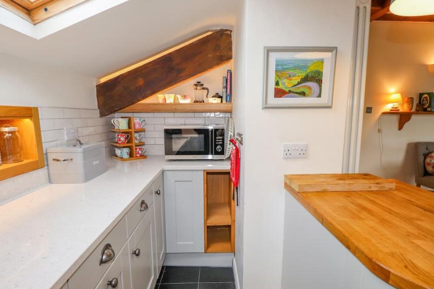 GLEN VIEW COTTAGE, family friendly, with a garden in Grasmere