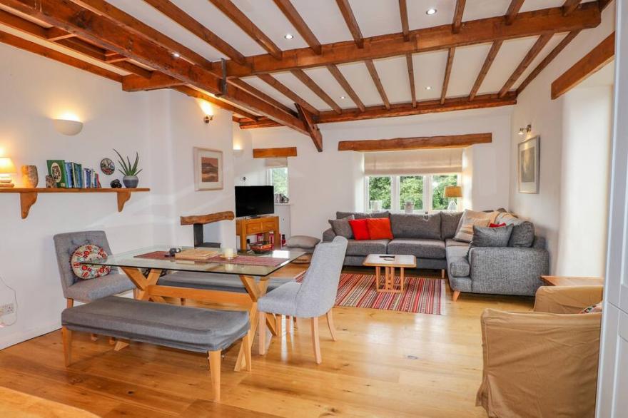 GLEN VIEW COTTAGE, family friendly, with a garden in Grasmere