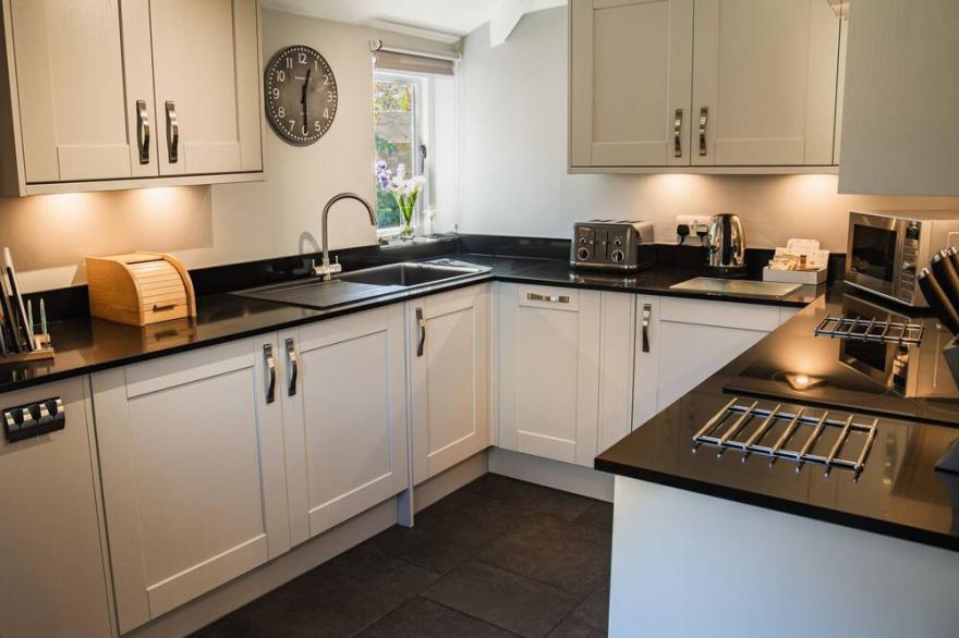 THE SMITHY, family friendly, with open fire in Keswick