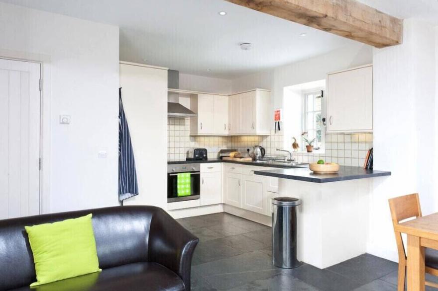 GREAT HARTBARROW FARM COTTAGE, pet friendly in Bowland Bridge