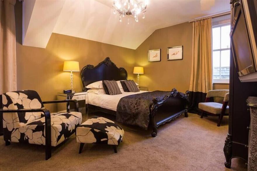 THE BOUNDARY, pet friendly, with open fire in Windermere