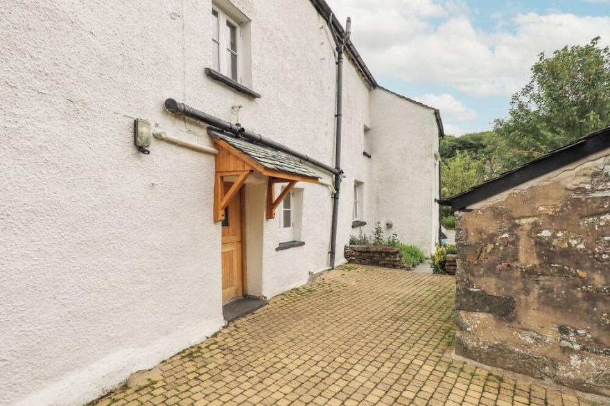 SATTERTHWAITE FARMHOUSE - SLEEP 8, pet friendly in Satterthwaite