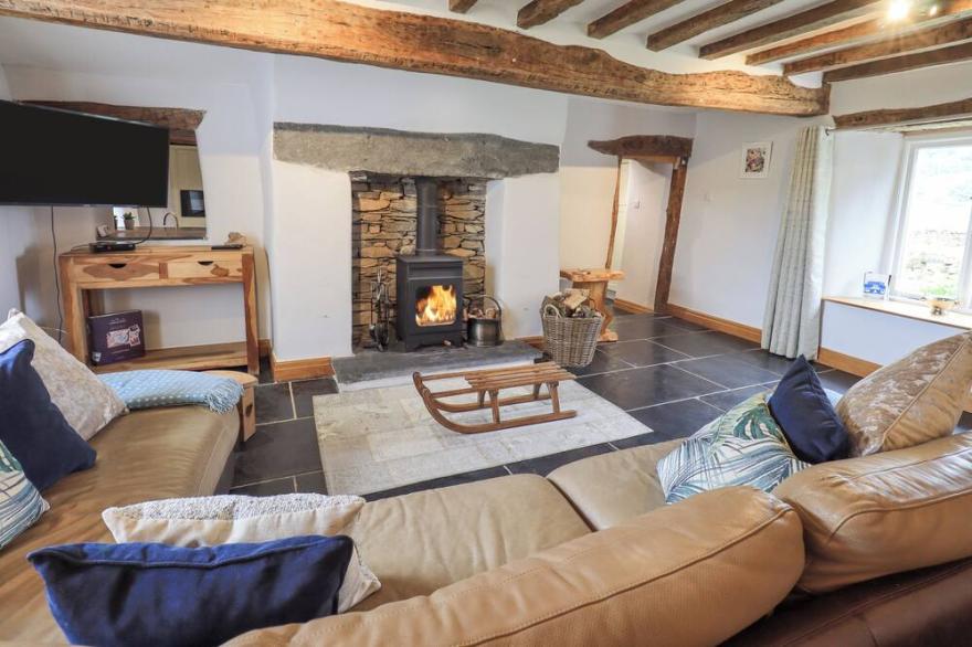 SATTERTHWAITE FARMHOUSE - SLEEP 8, pet friendly in Satterthwaite