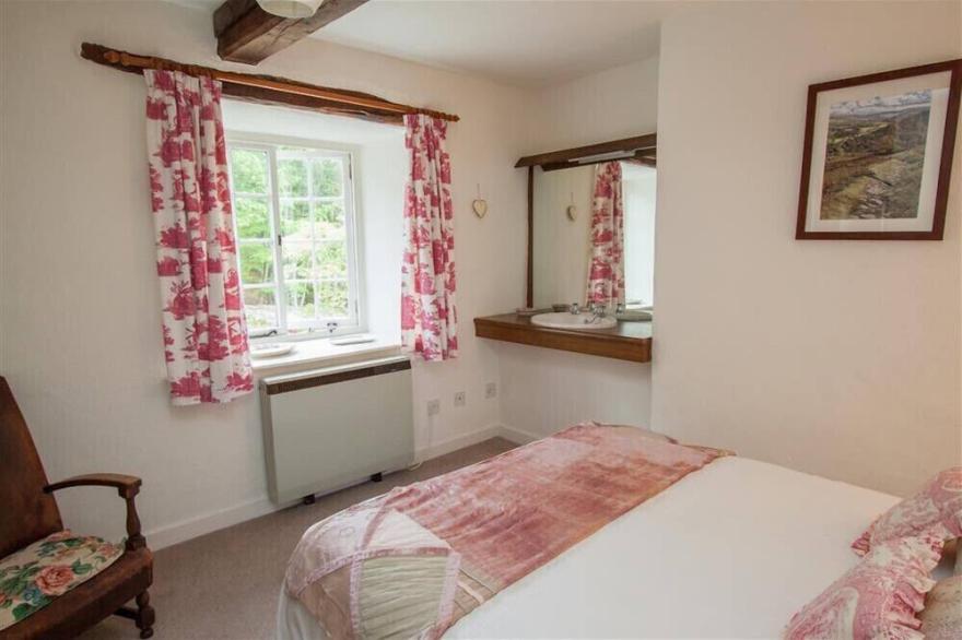 DAFFODILS, family friendly, with open fire in Ambleside