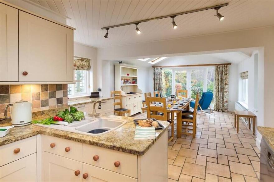 DOW CRAG HOUSE, pet friendly, with open fire in Coniston