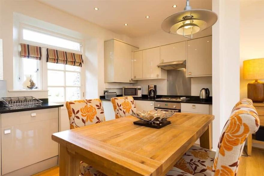 ROTHAY HOLME COTTAGE, pet friendly, with open fire in Ambleside