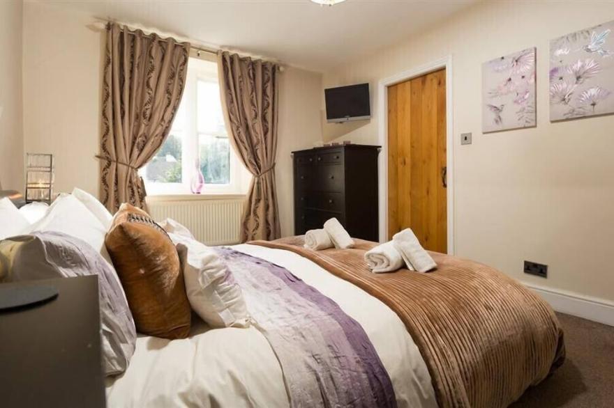 ROTHAY HOLME COTTAGE, pet friendly, with open fire in Ambleside