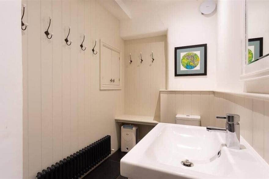BEN HOUSE, family friendly, character holiday cottage in Grasmere