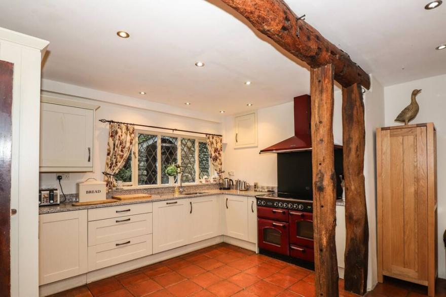 GARA GARTHE, pet friendly, with open fire in Troutbeck