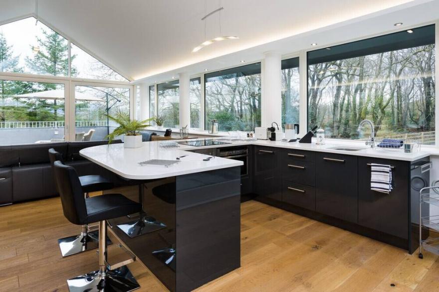 TALL TREES, pet friendly, with open fire in Bowness-On-Windermere