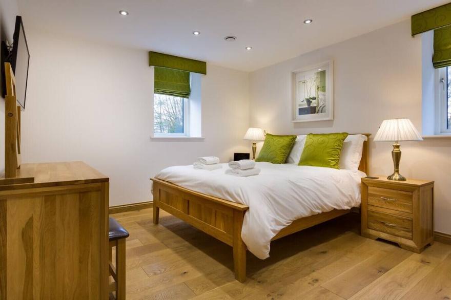 TALL TREES, pet friendly, with open fire in Bowness-On-Windermere