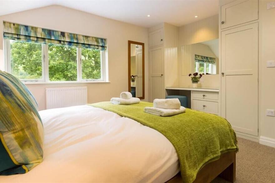 GOODY RAISE, family friendly, with hot tub in Grasmere