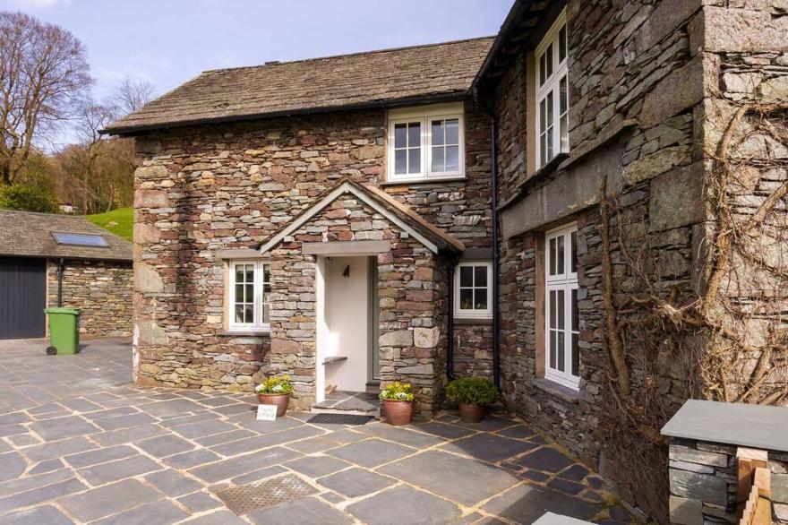 TILLY'S COTTAGE, family friendly, with open fire in Grasmere