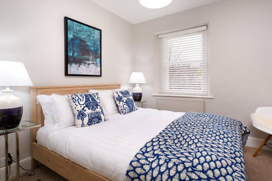 PIPPIN COTTAGE, pet friendly, with a garden in Keswick