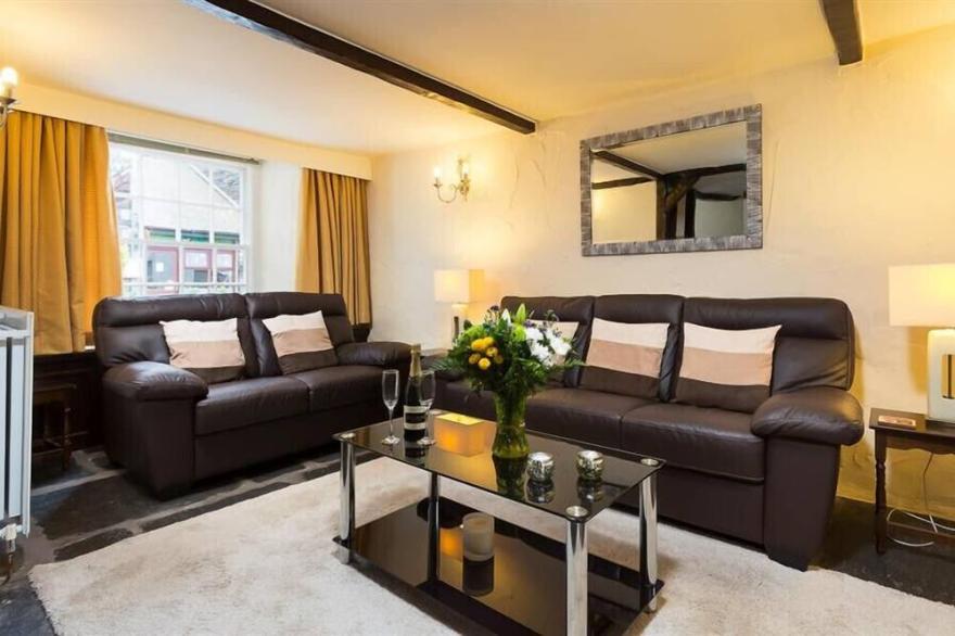 BIRCHCROFT, pet friendly, character holiday cottage in Ambleside
