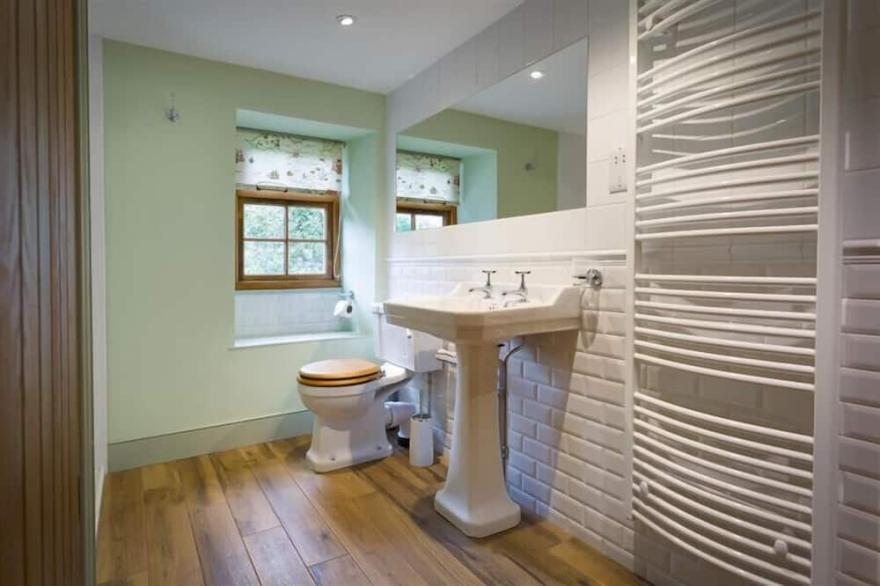 ROSE COTTAGE CONISTON, pet friendly, with open fire in Coniston