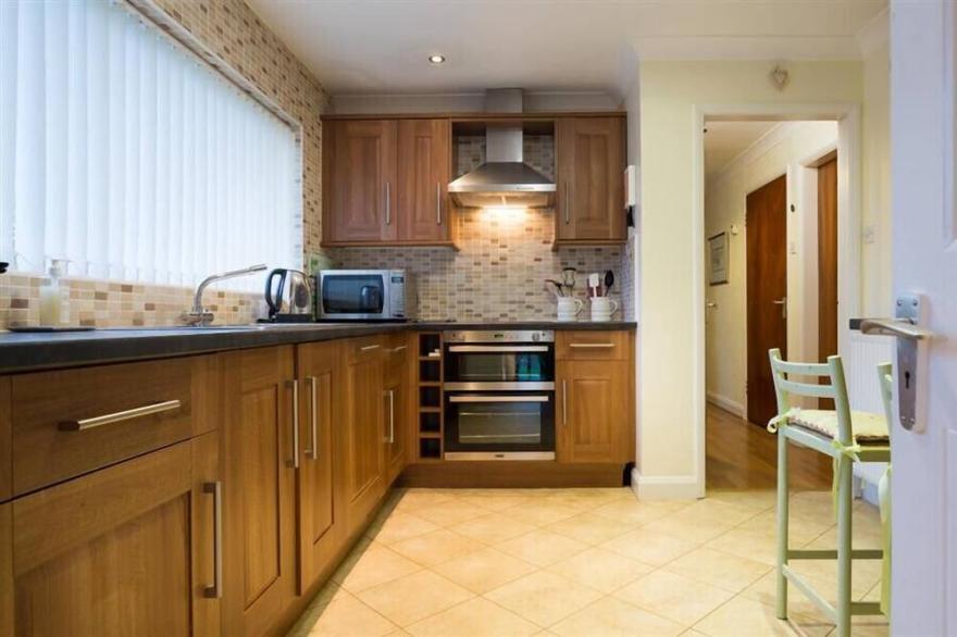 PRIMROSE MOUNT, pet friendly, with a garden in Bowness-On-Windermere