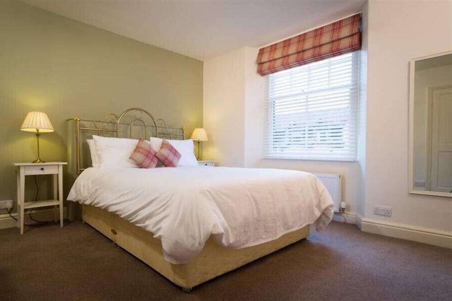 ORREST RANGE, family friendly, with open fire in Windermere