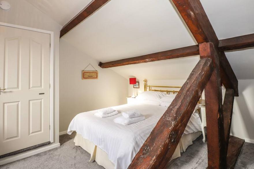 CANDLEBERRY COTTAGE, family friendly, with a garden in Ambleside