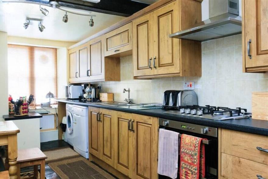 SPRINGWELL COTTAGE, pet friendly, with open fire in Ambleside