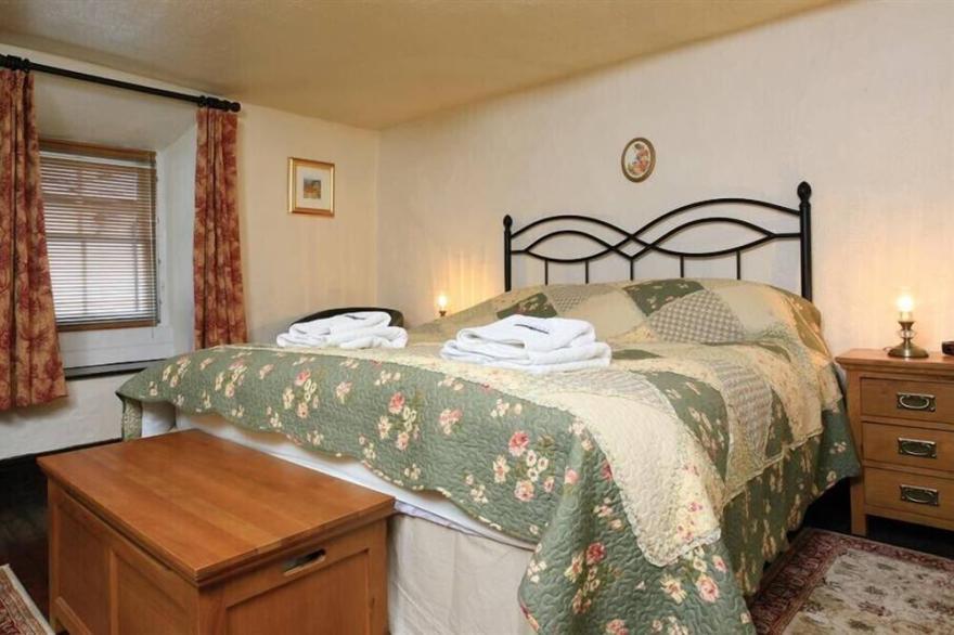 SPRINGWELL COTTAGE, pet friendly, with open fire in Ambleside