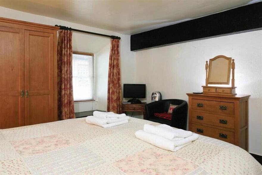 SPRINGWELL COTTAGE, pet friendly, with open fire in Ambleside