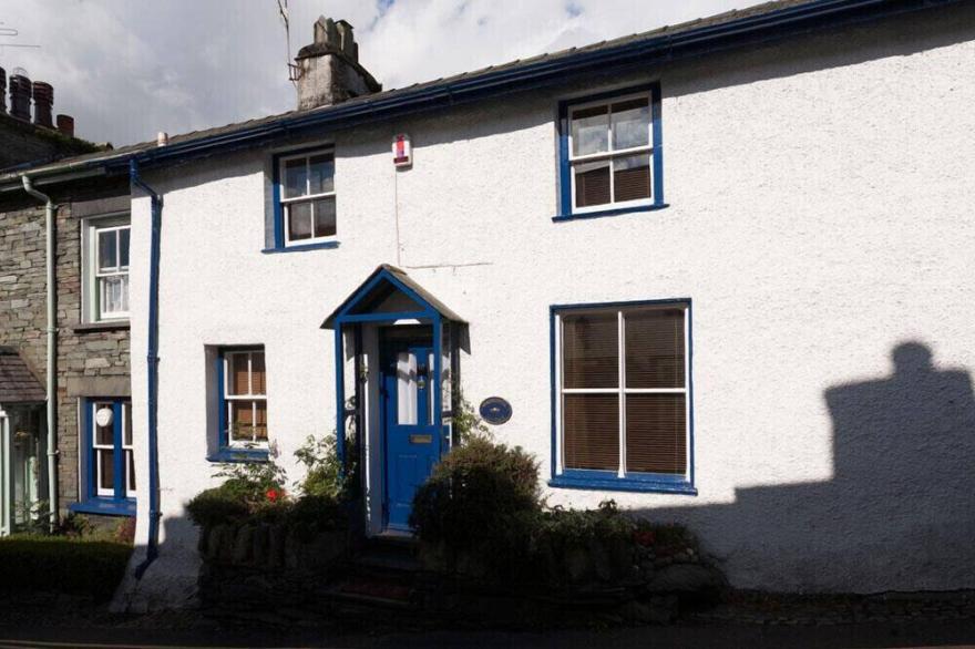 SPRINGWELL COTTAGE, pet friendly, with open fire in Ambleside