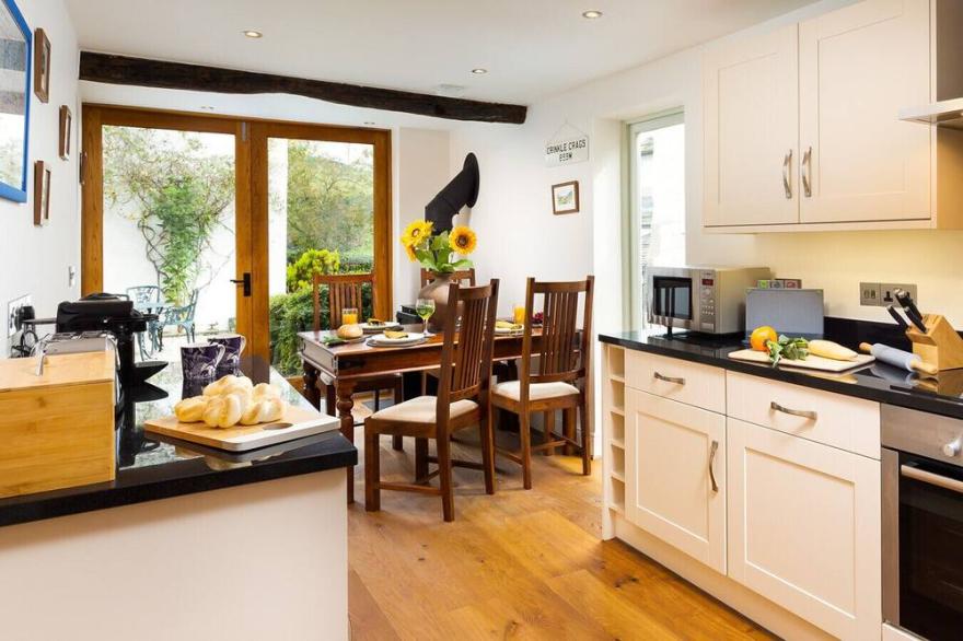 CHURCH VIEW AT TROUTBECK, family friendly in Windermere