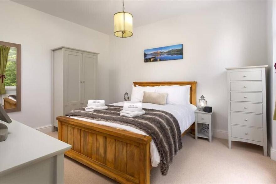 ELLERTHWAITE HOUSE, pet friendly, with open fire in Windermere