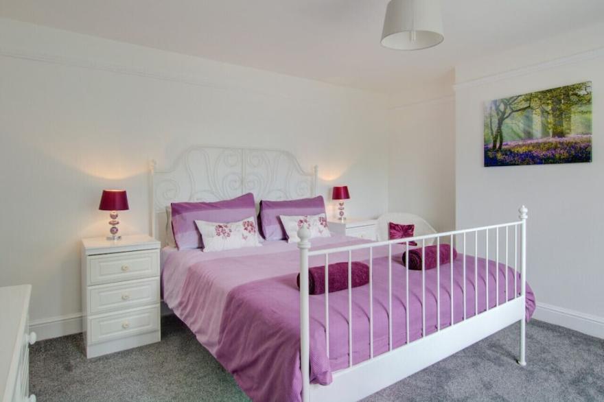 Laburnum House - Four Bedroom House, Sleeps 6