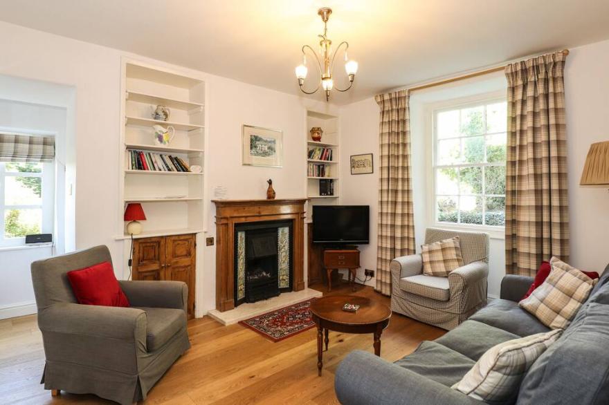 JESSICAS COTTAGE, pet friendly in Bowness-On-Windermere