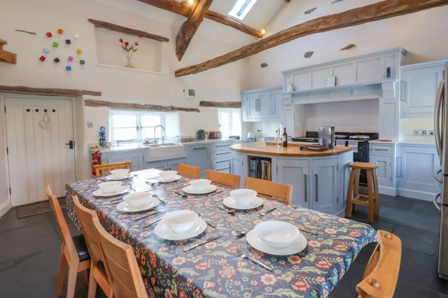 THE LOW HOUSE, pet friendly, with open fire in Kendal